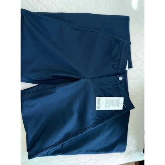 Women's Lululemon Navy EasyFive LR Classic-Wide Pant 32 - Picture 2 of 5
